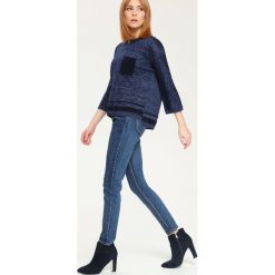 SWETER DŁUGI RĘKAW DAMSKI. Niebieskie swetry damskie Top Secret, bez wzorów, z długim rękawem, długie, bez kaptura. W wyprzedaży za 39,99 zł.