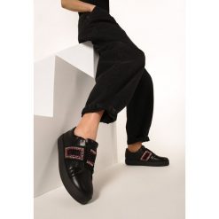 Czarne Buty Sportowe Call My Name. Czarne buty sportowe damskie Born2be, bez wzorów, sportowe. W wyprzedaży za 39,99 zł.