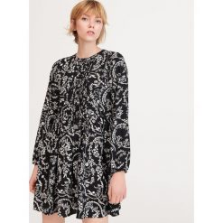 Wzorzysta sukienka mini - Czarny. Czarne sukienki damskie Reserved, s, bez wzorów, bez kołnierzyka, bez rękawów, mini. Za 119,99 zł.