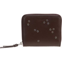 Portfele damskie: AllSaints JUNAI Portfel prune