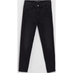 Jeansy comfort - Czarny. Czarne jeansy damskie Cropp. Za 99,99 zł.