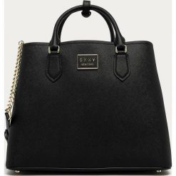 Dkny - Torebka skórzana. Czarne listonoszki damskie DKNY, w paski, ze skóry, na ramię, bez dodatków. Za 1449,00 zł.