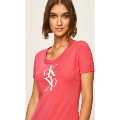 Calvin Klein Jeans - T-shirt. Białe bluzki damskie Calvin Klein Jeans, s, z nadrukiem, z bawełny, z okrągłym kołnierzem. Za 159,90 zł.