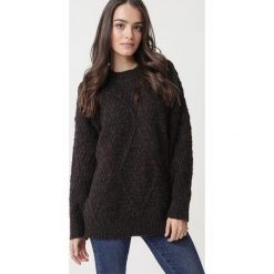 Ciemnobrązowy Sweter Finniss. Pomarańczowe swetry damskie Born2be, uniwersalny, bez wzorów, z dzianiny, eleganckie, bez rękawów, bez kaptura. Za 189,99 zł.