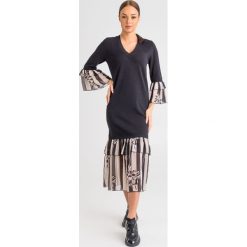 SUKIENKA twinset. Czarne sukienki damskie Twinset, na imprezę, xs, z aplikacjami, z materiału, bez kołnierzyka, bez rękawów, midi. Za 1109,00 zł.