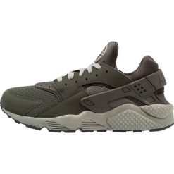 Trampki męskie: Nike Sportswear AIR HUARACHE Tenisówki i Trampki sequoia/dark stucco/black