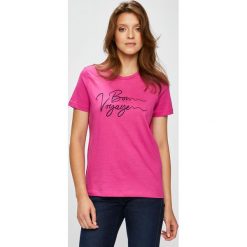 Vero Moda - Top. Czerwone topy damskie marki Vero Moda, s, z aplikacjami, z bawełny, z okrągłym kołnierzem. W wyprzedaży za 29,90 zł.
