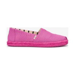 TOMS Slip On Buty Różowy. Różowe trampki i tenisówki damskie Toms, bez wzorów, z materiału, bez zapięcia. Za 300,95 zł.