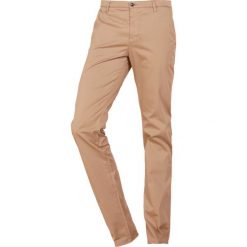 BOSS ATHLEISURE ROGAN Chinosy medium beige. Niebieskie chinosy męskie marki BOSS Athleisure, m. Za 539,00 zł.
