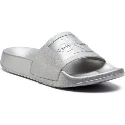 Klapki CALVIN KLEIN JEANS - Christie RE9854 Silver. Klapki damskie Calvin Klein Jeans. W wyprzedaży za 219,00 zł.