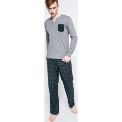 Guess Jeans - Piżama. Szare jeansy męskie Guess Jeans. W wyprzedaży za 159,90 zł.