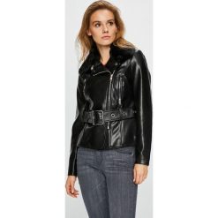 Guess Jeans - Kurtka Ginko. Czarne płaszcze damskie marki Guess Jeans, s, w paski, z elastanu, krótkie, bez kaptura. W wyprzedaży za 449,90 zł.