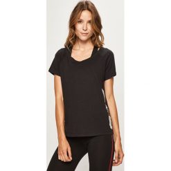 Only Play - T-shirt. Brązowe bluzki damskie Only Play, s, z nadrukiem, z bawełny, z okrągłym kołnierzem. W wyprzedaży za 49,90 zł.