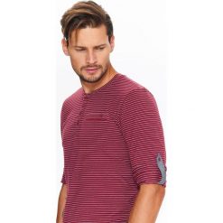 T-SHIRT MĘSKI DŁUGI RĘKAW W PASKI Z WYWIJANYMI RĘKAWAMI. Czerwone t-shirty męskie marki Top Secret, na zimę, m, w paski, z bawełny. W wyprzedaży za 49,99 zł.