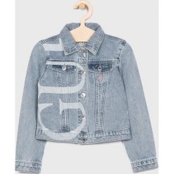 Guess Jeans - Kurtka dziecięca 118-175 cm. Niebieskie kurtki dziewczęce Guess Jeans, z aplikacjami, z bawełny, krótkie, bez kaptura. W wyprzedaży za 219,90 zł.