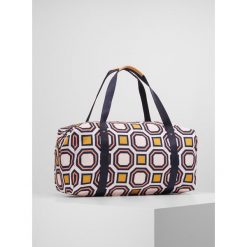Tory Burch PRINTED NYLON LARGE DUFFLE Torba sportowa ballet pink/octagon square. Różowe torby podróżne Tory Burch, bez wzorów, z nylonu, sportowe, bez dodatków. W wyprzedaży za 681,45 zł.