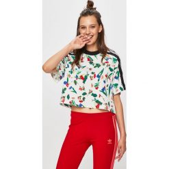 Adidas Originals - T-shirt. Szare topy damskie adidas Originals, bez wzorów, z bawełny, z okrągłym kołnierzem. Za 119,90 zł.