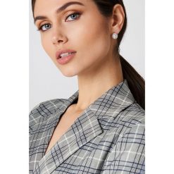 Kolczyki damskie: NA-KD Accessories Błyszczące okrągłe kolczyki na sztyfcie – Silver
