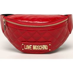 Love Moschino - Nerka. Czerwone nerki damskie Love Moschino, w paski, ze skóry ekologicznej, pikowane, bez dodatków. W wyprzedaży za 399,90 zł.