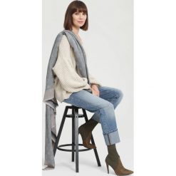 Różowy Szalik Conformability. Czerwone szaliki damskie other, na jesień. Za 39,99 zł.