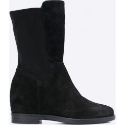 Bayla - Botki. Czarne buty zimowe damskie marki Bayla, z materiału, z okrągłym noskiem, na koturnie. W wyprzedaży za 219,90 zł.