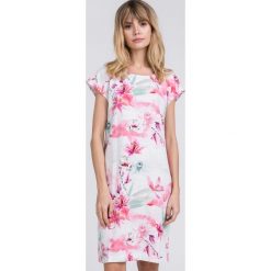 Letnia wzorzysta sukienka. Zielone sukienki damskie Monnari, na co dzień, na lato, plus size, bez wzorów, z wiskozy, bez kołnierzyka, plus size, z krótkim rękawem, krótkie, midi, proste. W wyprzedaży za 149,50 zł.