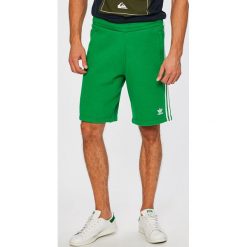 Adidas Originals - Szorty. Szare spodenki sportowe męskie marki adidas Originals, z bawełny, sportowe. W wyprzedaży za 169,90 zł.