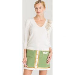 SWETER TWINSET. Białe swetry damskie Twinset, s, z aplikacjami, z kaszmiru, bez rękawów, bez kaptura. Za 719,00 zł.