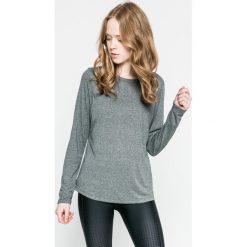 Under Armour - Bluzka. Szare bluzki nietoperze marki Under Armour, m, z dzianiny, z okrągłym kołnierzem. W wyprzedaży za 119,90 zł.