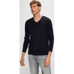 Tom Tailor Denim - Sweter. Czerwone swetry męskie TOM TAILOR DENIM, m, bez wzorów, z bawełny, z okrągłym kołnierzem, bez kaptura. W wyprzedaży za 89,90 zł.