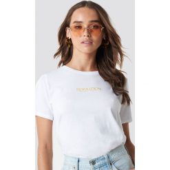 NA-KD T-shirt Revolution - White. Białe t-shirty damskie marki NA-KD, z nadrukiem, z klasycznym kołnierzykiem. Za 72,95 zł.