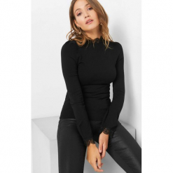 Sweter z koronkową stójką. Czarne bez kategorii Orsay, xs, z poliesteru, ze stójką. Za 79,99 zł.