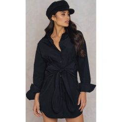 Sukienki hiszpanki: Boohoo Sukienka koszulowa z wiązaniem – Black