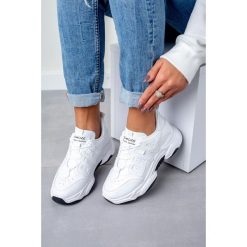 Białe buty sportowe sneakersy sznurowane casu 20p13/w. Białe buty dziewczęce sportowe Casu, bez wzorów, ze skóry ekologicznej, na sznurówki. Za 49,99 zł.
