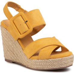 Espadryle XTI - 44001 Yellow. Żółte espadryle damskie Xti, bez wzorów, ze skóry ekologicznej, bez obcasa, na obcasie. W wyprzedaży za 169,00 zł.