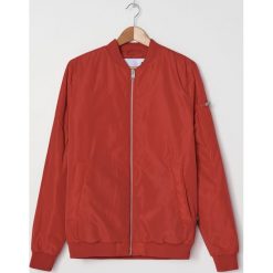 Kurtka bomber - Czerwony. Czerwone kurtki męskie House, s, bez wzorów, bez kaptura. Za 129,99 zł.