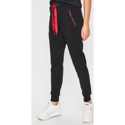 Armani Exchange - Spodnie sportowe. Czarne spodnie damskie Armani Exchange, xs, bez wzorów, z elastanu. W wyprzedaży za 359,90 zł.