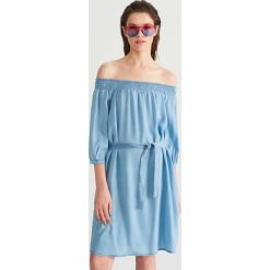 Sukienka hiszpanka - Niebieski. Niebieskie sukienki damskie Reserved, bez wzorów, bez kołnierzyka, bez rękawów. Za 119,99 zł.