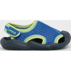 Crocs - Sandały. Niebieskie sandały chłopięce Crocs, z materiału, z okrągłym noskiem, bez zapięcia. W wyprzedaży za 159,90 zł.