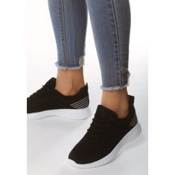Czarne Buty Sportowe Achiever. Czarne buty sportowe damskie Born2be, z aplikacjami, sportowe. Za 69,99 zł.