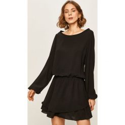 Answear - Sukienka. Czarne sukienki damskie ANSWEAR, na co dzień, s, bez wzorów, z poliesteru, casualowe, bez kołnierzyka, z długim rękawem, długie, mini, rozkloszowane. W wyprzedaży za 89,90 zł.