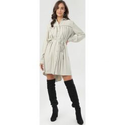 Miętowa Sukienka Tota. Zielone sukienki damskie Born2be, s, bez wzorów, bez kołnierzyka, bez rękawów, mini. Za 119,99 zł.