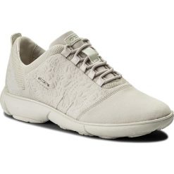 Półbuty GEOX - D Nebula A D621EA 0AN11 C1002 Off White. Szare półbuty damskie Geox, bez wzorów, ze skóry ekologicznej, bez obcasa, na płaskiej podeszwie, bez zapięcia. W wyprzedaży za 259,00 zł.