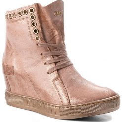 Sneakersy CARINII - B4359 L33-000-000-B88. Czerwone sneakersy damskie Carinii, ze skóry. W wyprzedaży za 229,00 zł.
