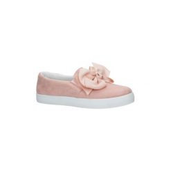 Tenisówki Casu Różowe półbuty slip on z kokardą B859-20. Różowe półbuty damskie marki Casu, bez wzorów, bez zapięcia. Za 39,99 zł.