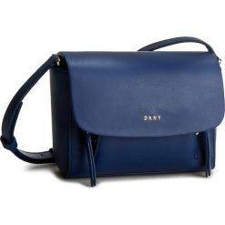 Torebka DKNY - Greenwich Smooth Cal R461020201 Bright Lapis 430. Niebieskie listonoszki damskie DKNY, bez wzorów, ze skóry, na ramię, bez dodatków. W wyprzedaży za 479,00 zł.