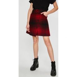 G-Star Raw - Spódnica. Czerwone spódniczki damskie G-Star RAW, na co dzień, s, bez wzorów, z poliesteru, retro, z podwyższonym stanem, mini, proste. Za 559,90 zł.