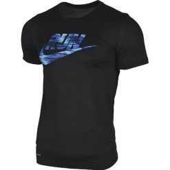 Nike Dry Legendary Brand 831909-010. Czarne t-shirty męskie Nike, m, bez wzorów, z poliesteru, bez kołnierzyka. W wyprzedaży za 89,99 zł.