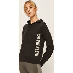 Calvin Klein Performance - Bluza. Czarne bluzy damskie Calvin Klein Performance, s, z nadrukiem, z bawełny, bez rękawów, z kapturem. W wyprzedaży za 239,90 zł.