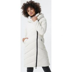 Kremowa Kurtka Cof Touch. Brązowe kurtki damskie Born2be, na zimę, s, z aplikacjami, z tkaniny, długie. Za 269,99 zł.